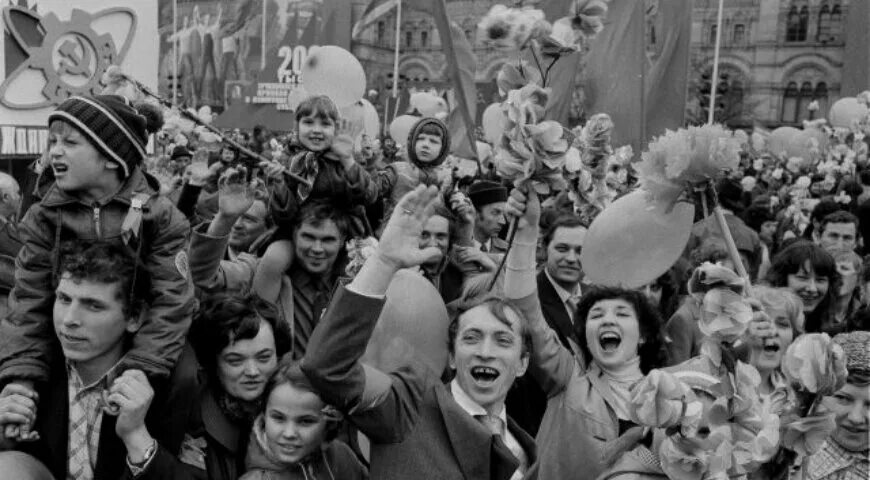 1 мая 2004. Первомай в Москве 1955г. Демонстрация 1 мая в СССР. Первомай 1983 СССР. Первомай в советские годы.