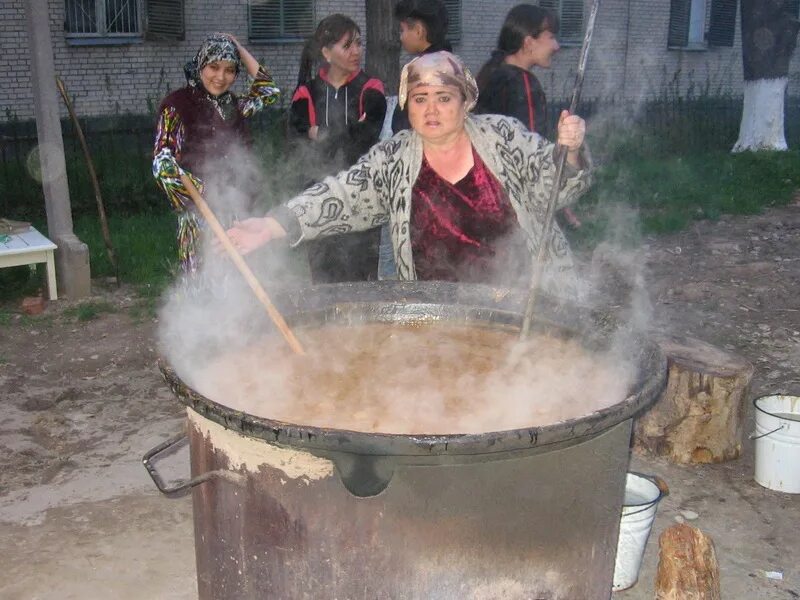 Сумолок что это. Сумаляк сайли. Навруз сумаляк. Сумаляк Ташкент. Нооруз сумалак.