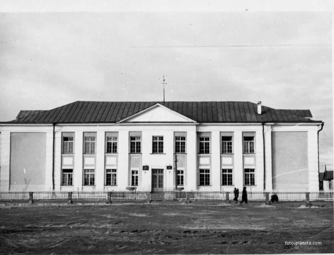 Школа г светлый. Школа н 31 Краснобродский. 31 Школа Томск. Старое здание школы. Советская школа здание.