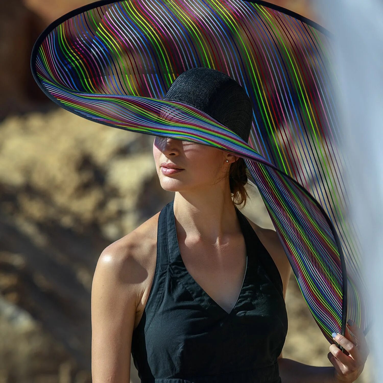 Широкая летняя шляпа. Пляжная шляпа. Летняя шляпа. Шляпа пляжная женская. Шляпа с широкими полями.