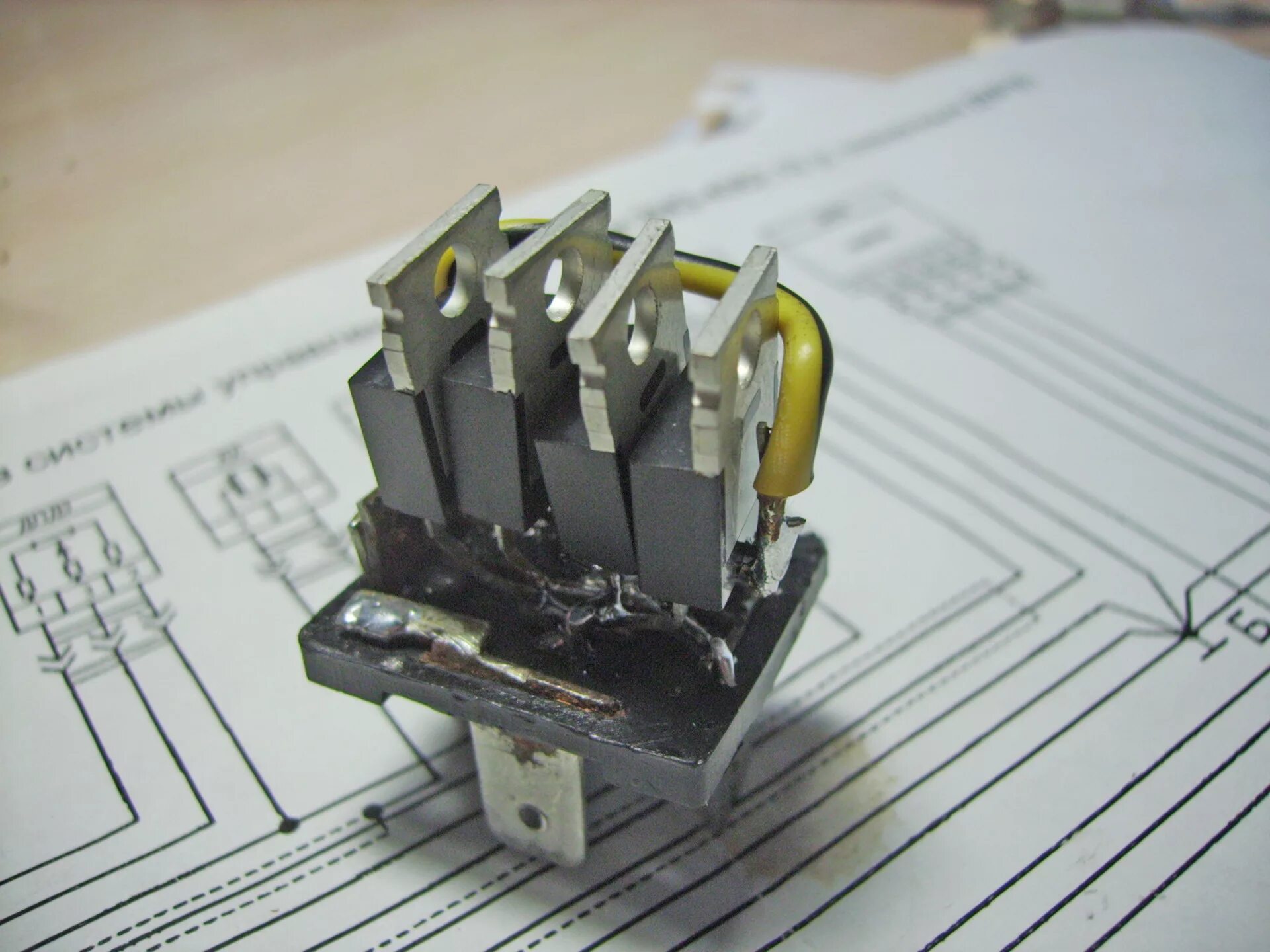 Реле краба. Мосфет вместо реле. Радиатор для мосфетов. IGBT вместо реле. 2rh01 60в реле.