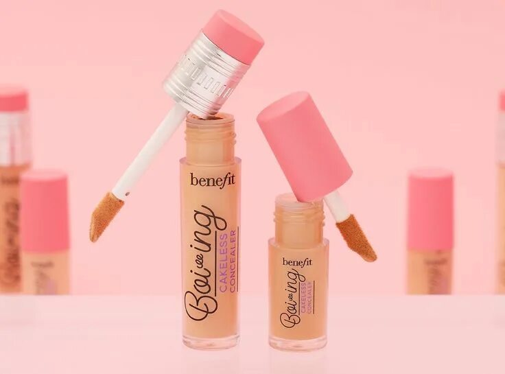 Benefit увлажняющий консилер. Benefit inspires. Хайлайтер the beam benefit. Косметика бенефит наборы. Хайлайтер benefit high beam.