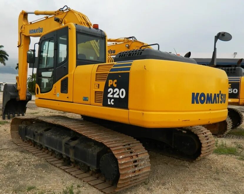 Экскаватор komatsu pc220. Komatsu 7075655510. Komatsu pc220-7. Комацу 220 экскаватор. Экскаватор komatsu pc220.