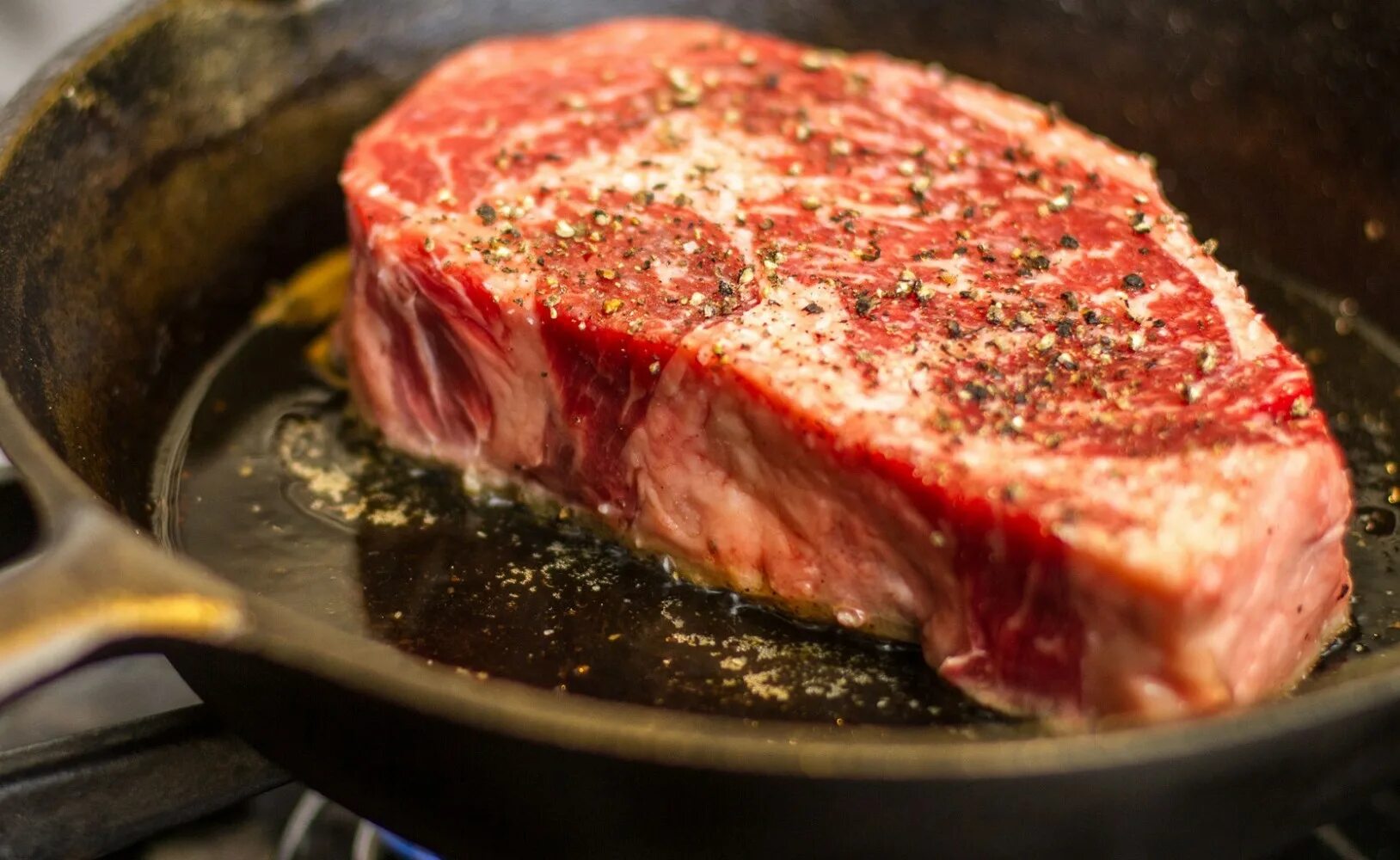 мясо на сковороде свинина. мясо в маринаде. рецепты из мяса журнала люблю готовить. замариновать мясо для жарки на сковороде свинину. рецепты из журнала мяса.