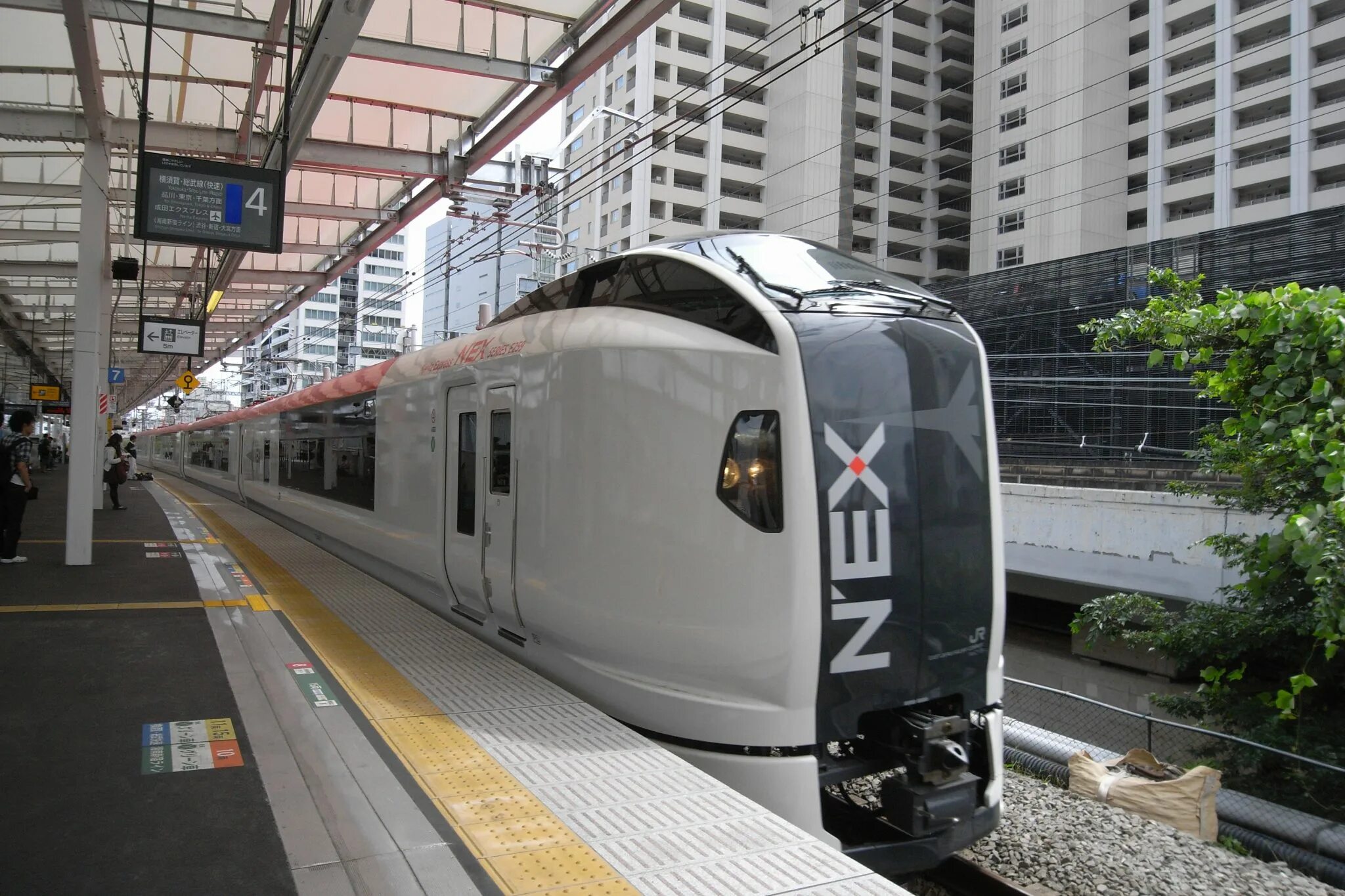 Железные дороги японии. Поезд Токио Синкансен. Скоростной поезд Токио. Поезда монорельс Токио. Японские железные дороги Синкансен.