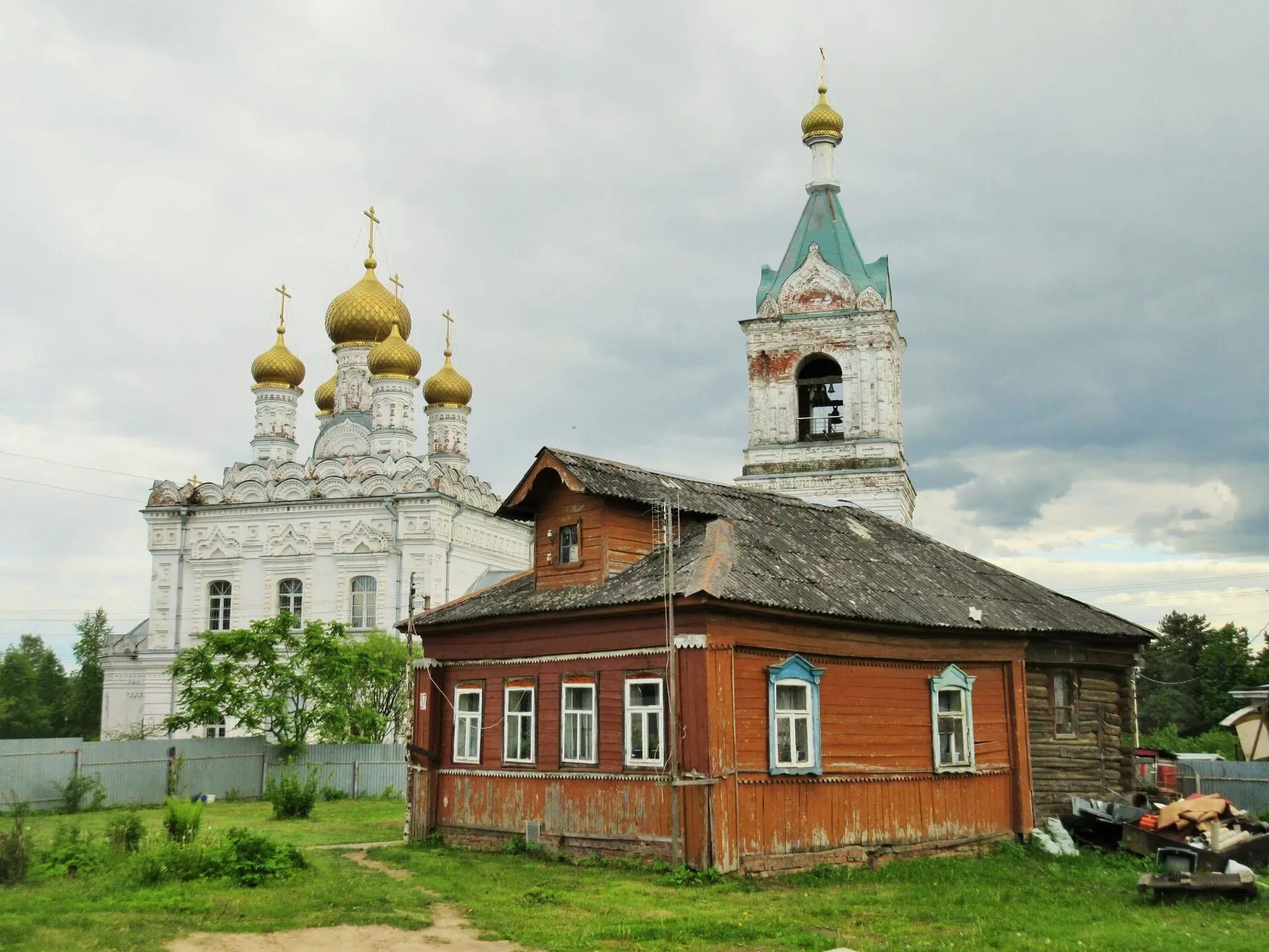 Деревня дмитровское. Покровский храм (Жестылево). Храм в Жестылево Дмитровский. Храм Покрова Пресвятой Богородицы в селе Жестылево архитектура. Церковь в Жестылево Дмитровский район.