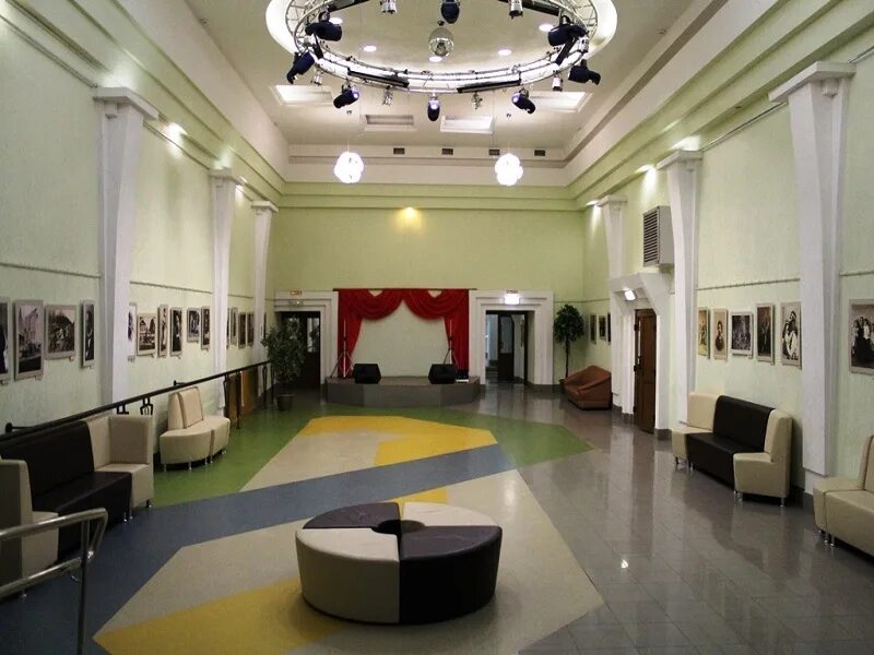 Дворец культуры ялуторовск. Дом культуры дк ялуторовск. Арт вояж ялуторовск. Студия арт вояж. Арт вояж ялуторовск.