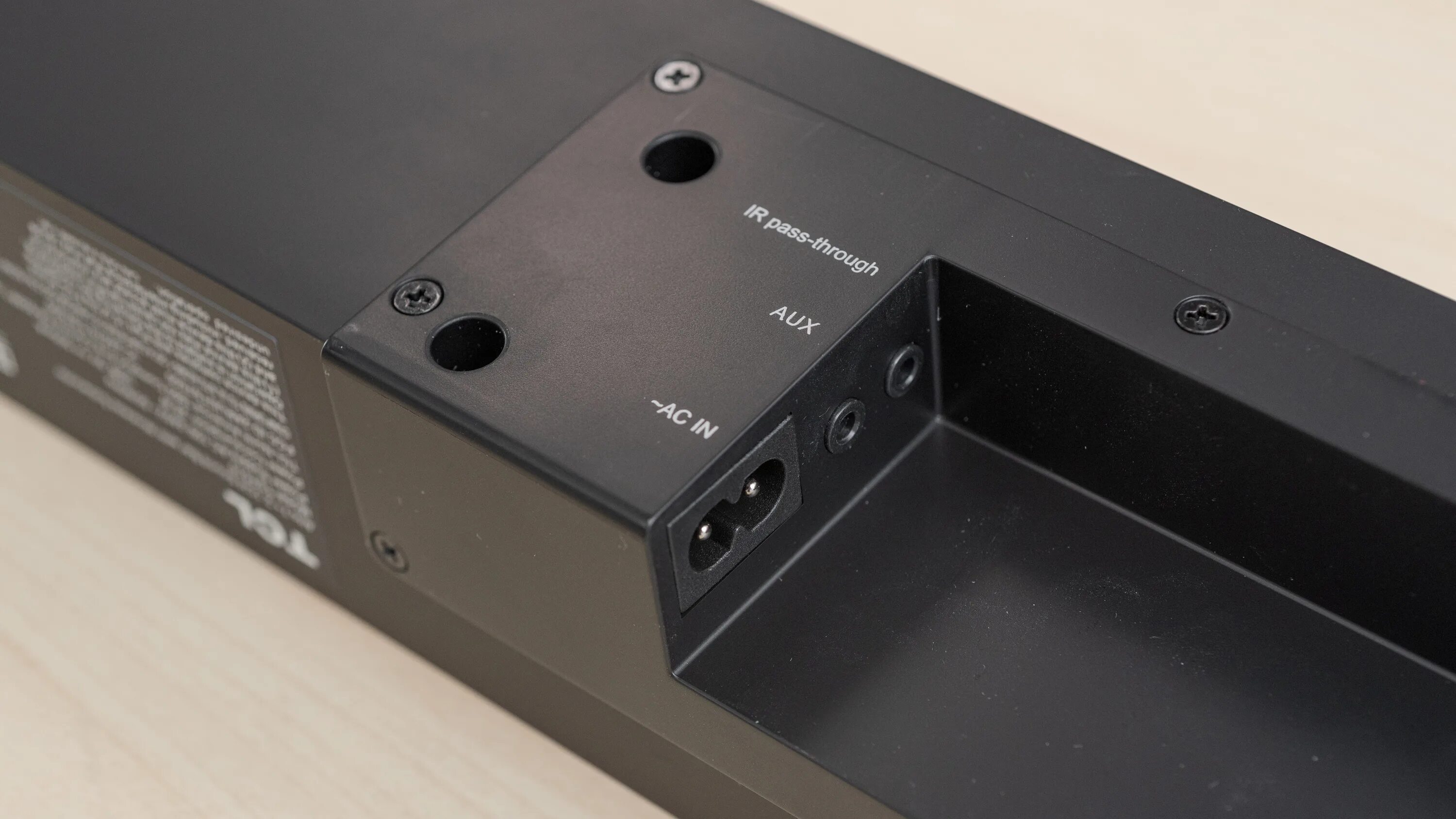 Саундбар 2. Samsung hw-a530. Саундбар tcl ts3100. Tcl ts8132 настенное крепление. Samsung hw-a530.