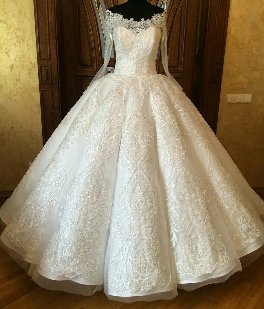 Платье б у авито. Свадебное платье кекс. Платье кекс свадебное платье. Свадебное платье трубы. Свадебное платье пышное 44 размер.