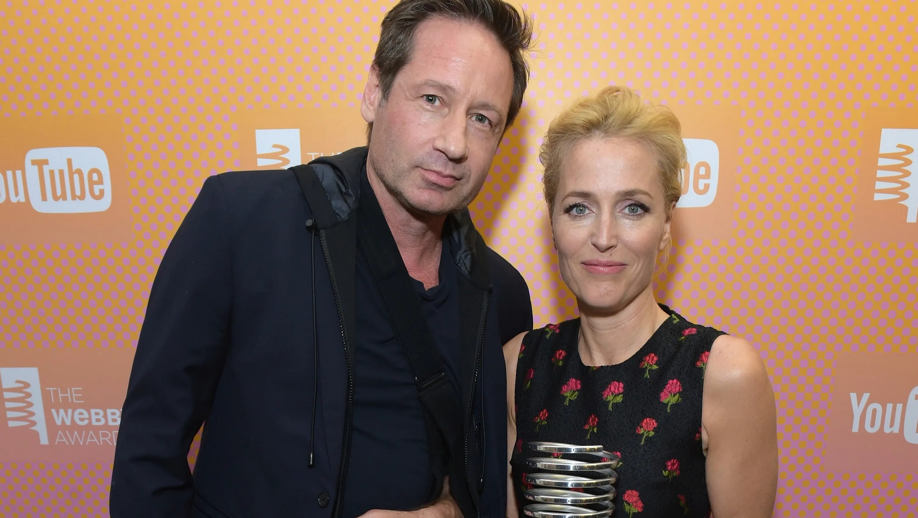 Секретные материалы фокс малдер. Дэвид духовны и джиллиан андерсон вместе. Духовны и андерсон. Духовны и андерсон. Дэвид духовны и джиллиан андерсон 2014.