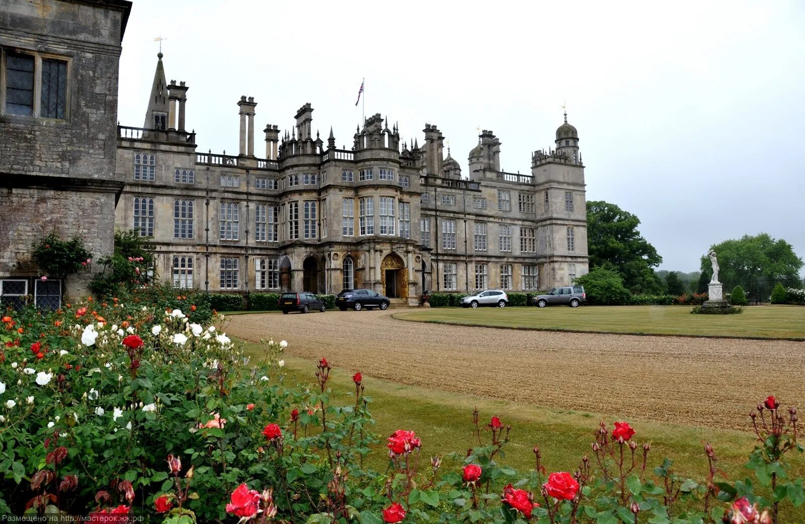 Дворец британии. Burghley House Англия. Замок Бергли Хаус в Англии. Берли Хаус дворец. Берли замок Шотландия.