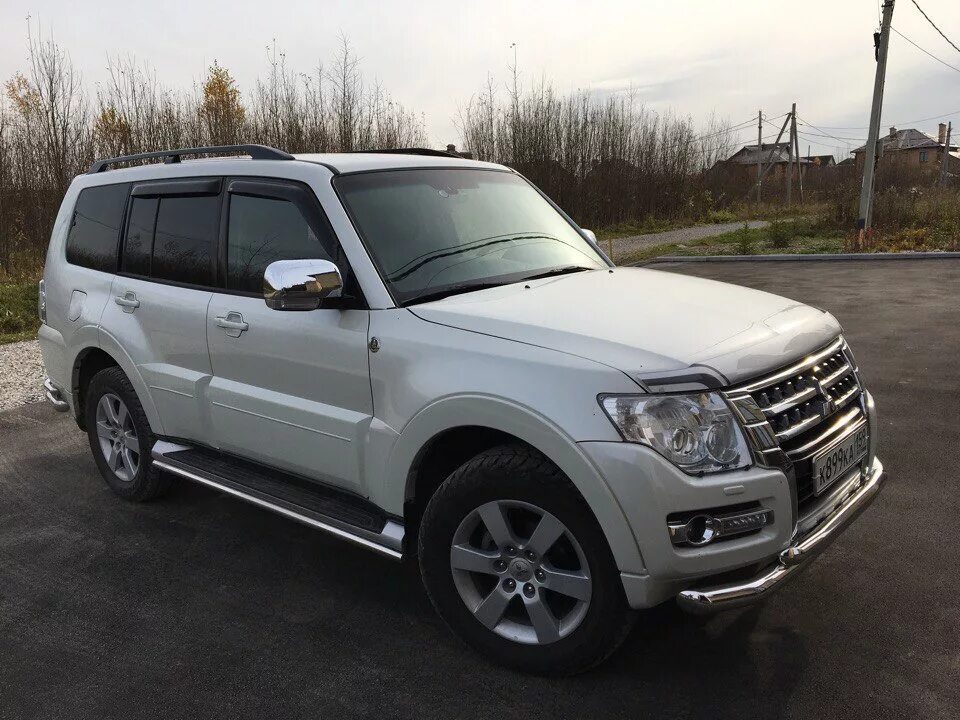 Pajero четыре с чёрным мордой. Митсубиси паджеро 4 поколения. 2. Mitsubishi pajero 4 2006-2014. Каталог паджеро 4.