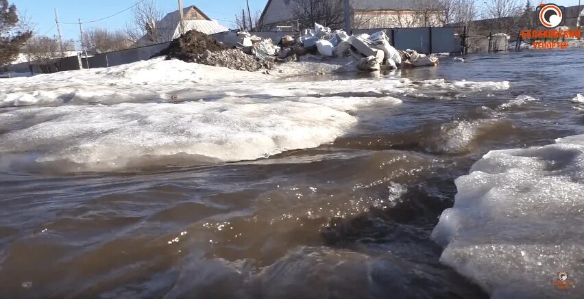 Паводок новоузенск. Паводок фото. Наводнение в Саратовской области. Паводок в Саратовской области. Паводки в Илеке.