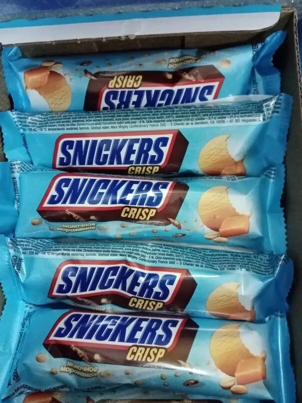 Мороженое snickers. Мороженое snickers батончик. Сникерс Крисп мороженое. Батончик Сникерс мороженое Крипс. Мороженое Сникерс светофор.