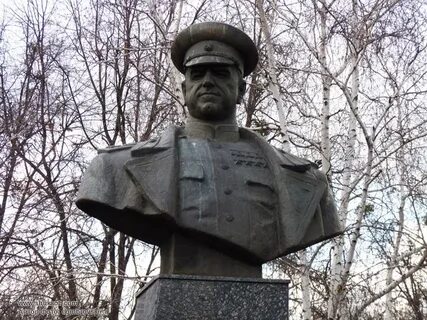 Памятники маршалам