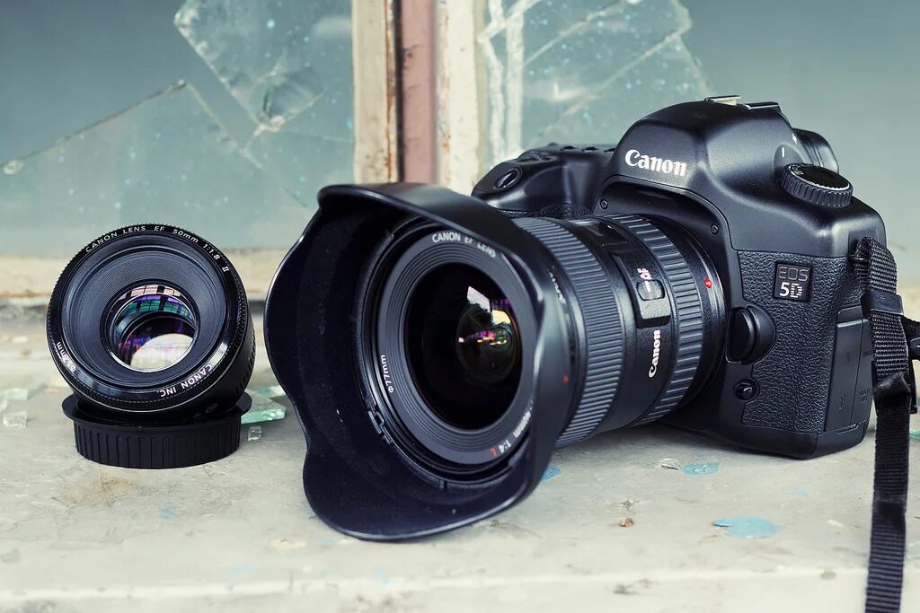 Сервис объективов canon undefined. Выдвижной объектив canon. кэнон камера 100д. макро камера. цифровой фотоаппарат с макросъемкой.