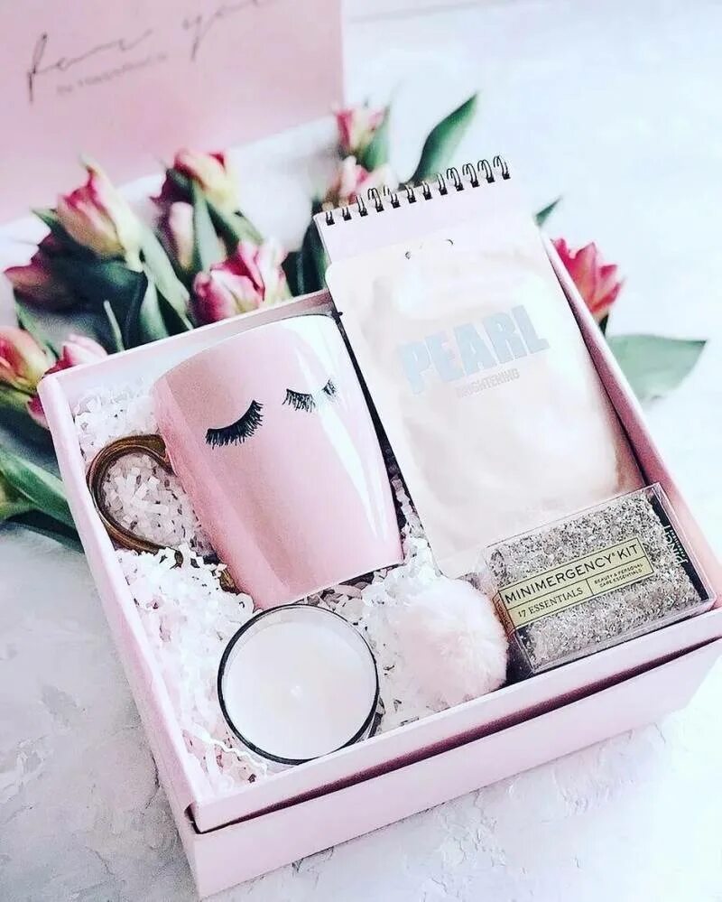 Новогодний подарок подруге. Подарочные коробки для девушки. Оригинальный подарок на нг. Идеи новогодних подарков. Оригинальный подарок на нг.