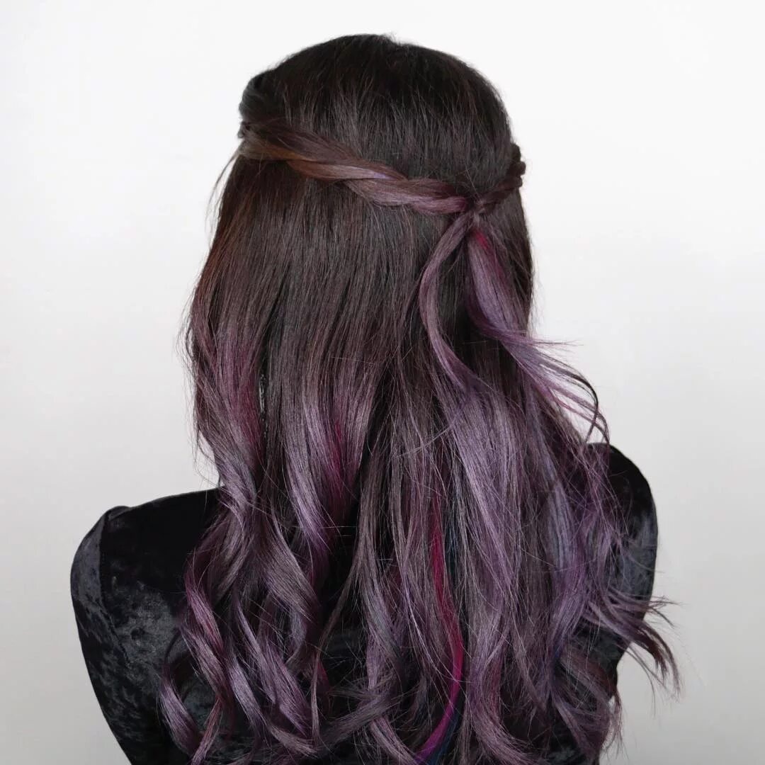 Разноцветные пряди волос. Цветные пряди на темных. Разноцветные пряди. Синие пряди на темных волосах. Окрашивание с цветными прядями.