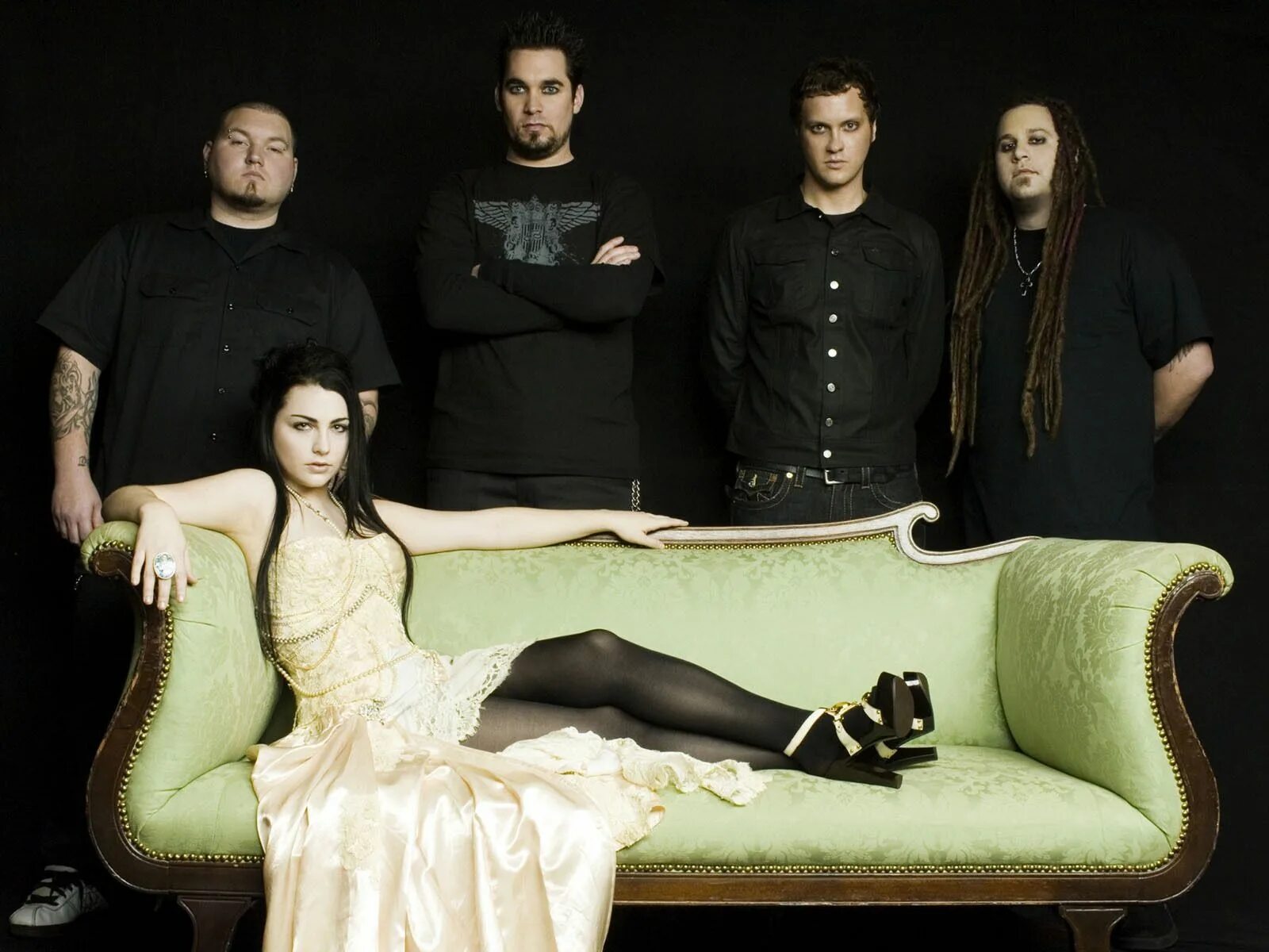 Evanescence 2008. Evanescence 2000. Фото группы evanescence. Evanescence рок-группа. Рок группа эванесенс.
