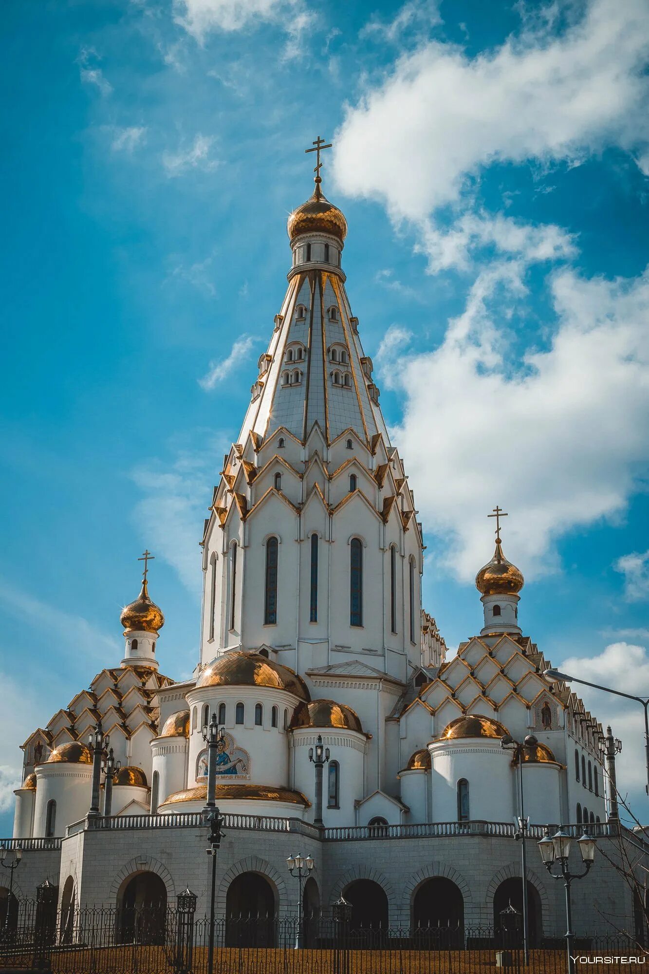 Всех вятсккая Церковь Минск. Всехсвятский храм Минск. Храм всех святых Всехсвятская Церковь. Храм памятник всех святых в Минске. Приходы минска