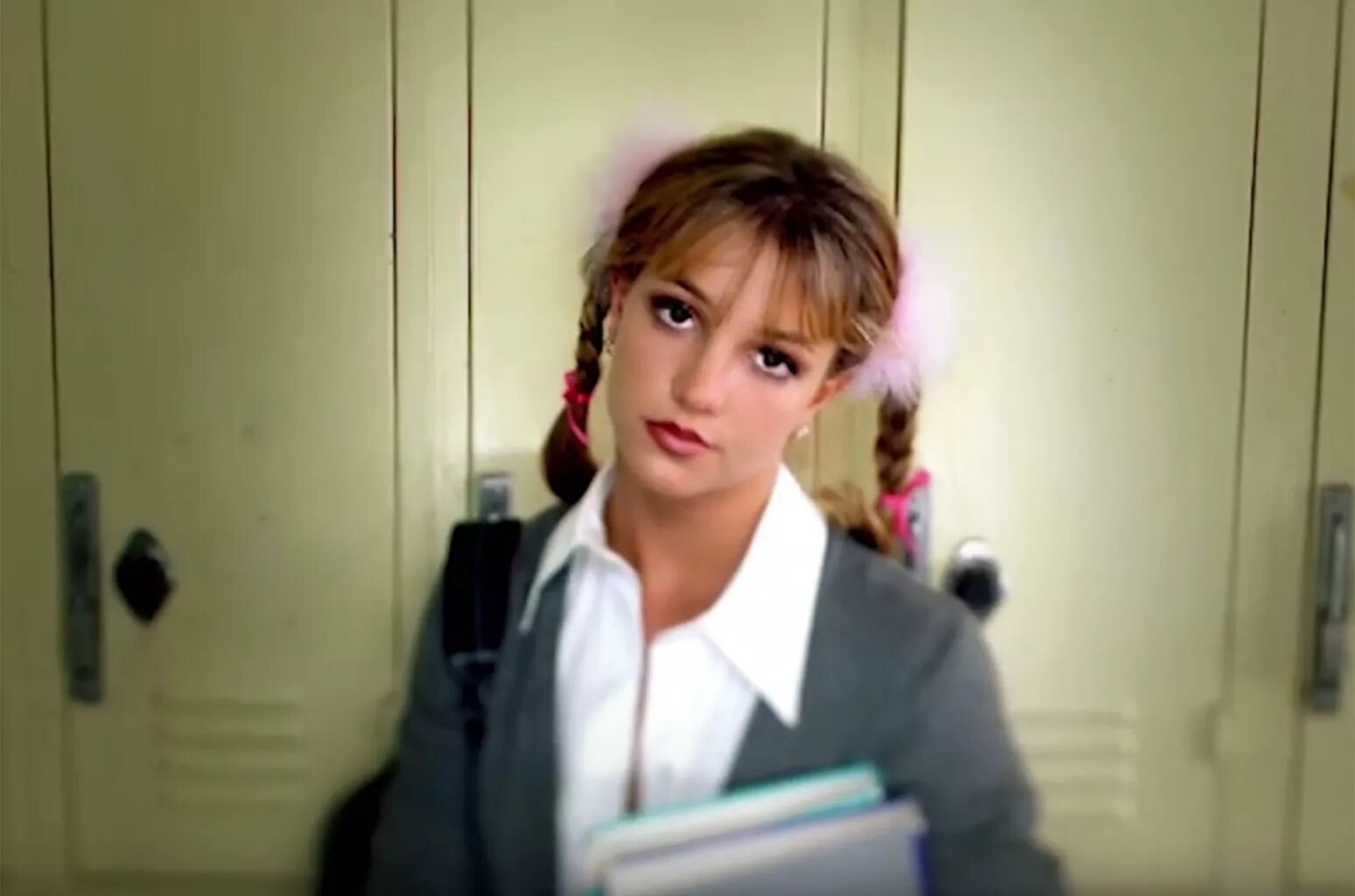 Бритни спирс baby one more. Бритни бейби. Бритни спирс 1999. Бритни спирс baby one more. Новогодний мюзикл 2023.