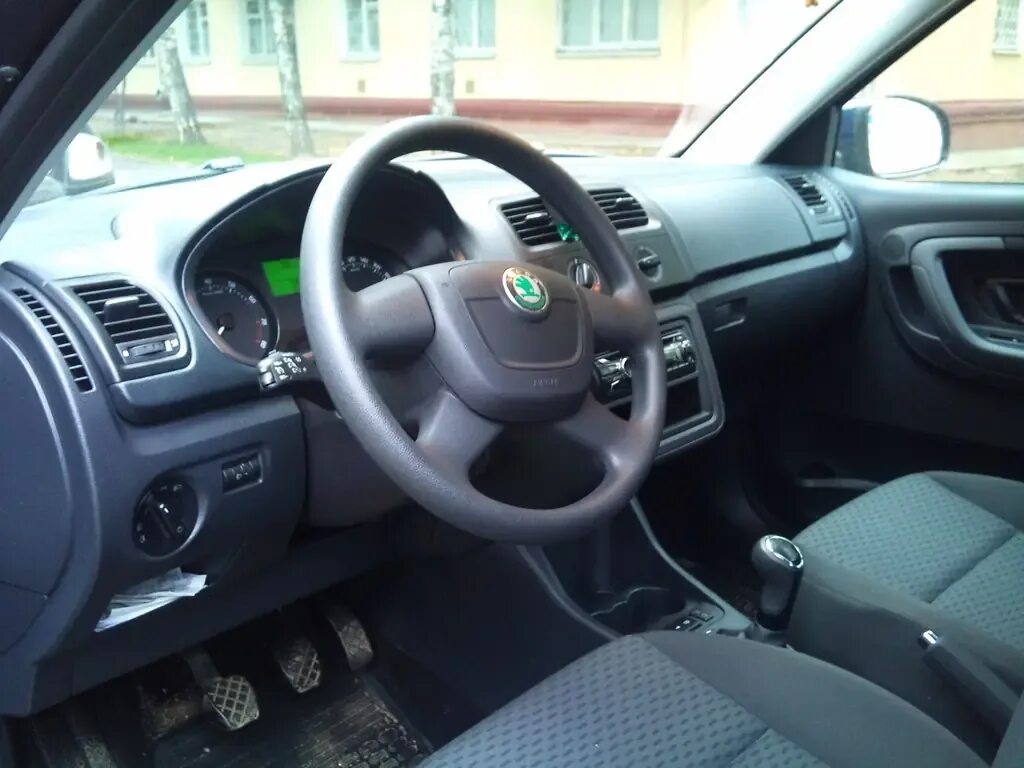 Skoda fabia хэтчбек. Skoda fabia 2010. Гудит печка шкода фабия 2. Skoda fabia 2 2007. 4.