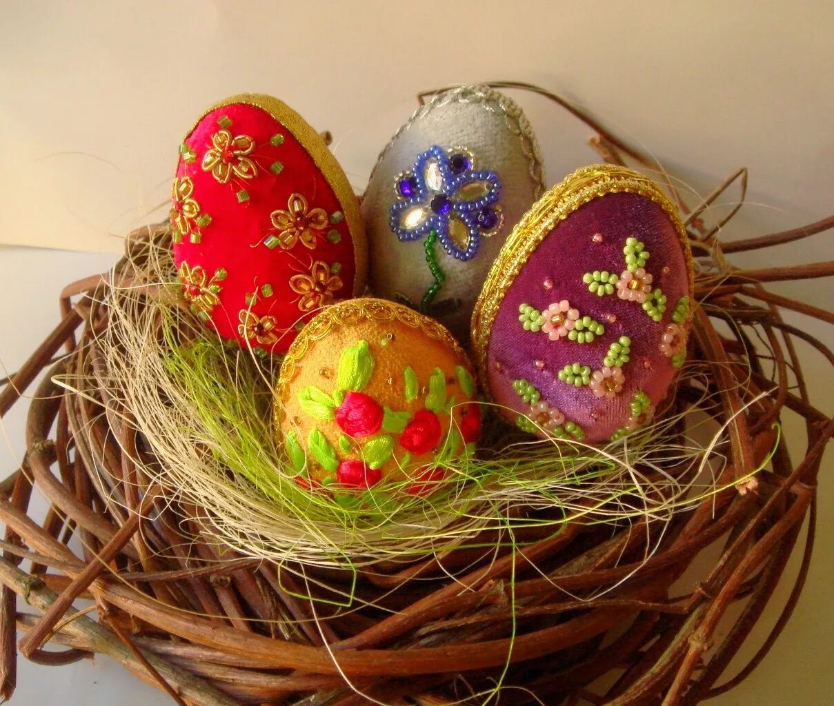 Изделия из фетра к пасхе. Корзинки лоюля пачкальных яиц. Поделки на пасху. К пасхе своими руками. Пасхальные поделки своими руками.