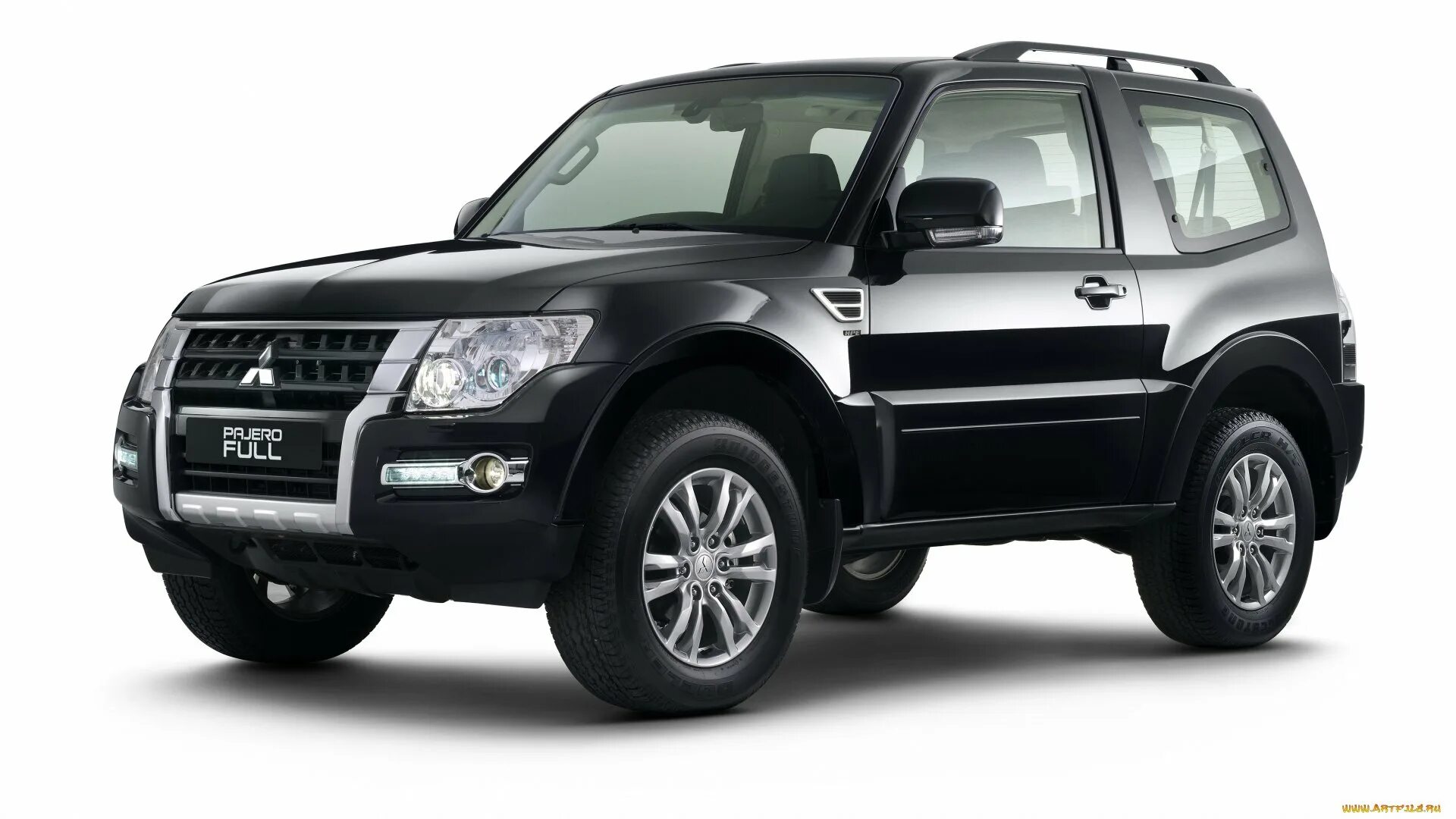 Какой паджеро купить. Mitsubishi Pajero 3. Mitsubishi Pajero 3 дверный. Mitsubishi Pajero 3 Door черный. Мицубиси Паджеро 3 3 дверный.