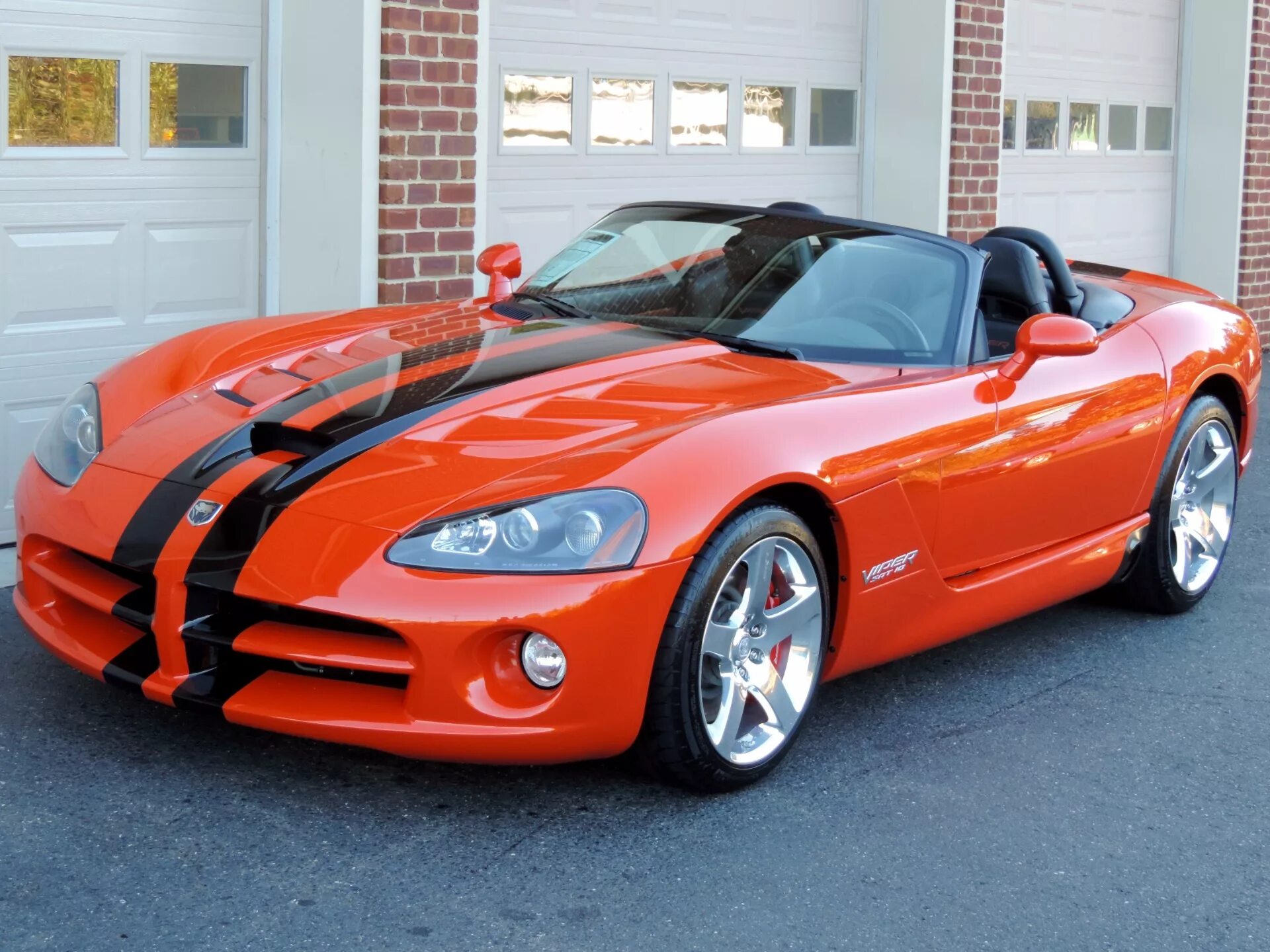 Купить дешевый спортивный. Dodge Viper srt 10. Dodge Viper 2000. Dodge Viper 2008. Спорткар Додж Вайпер.