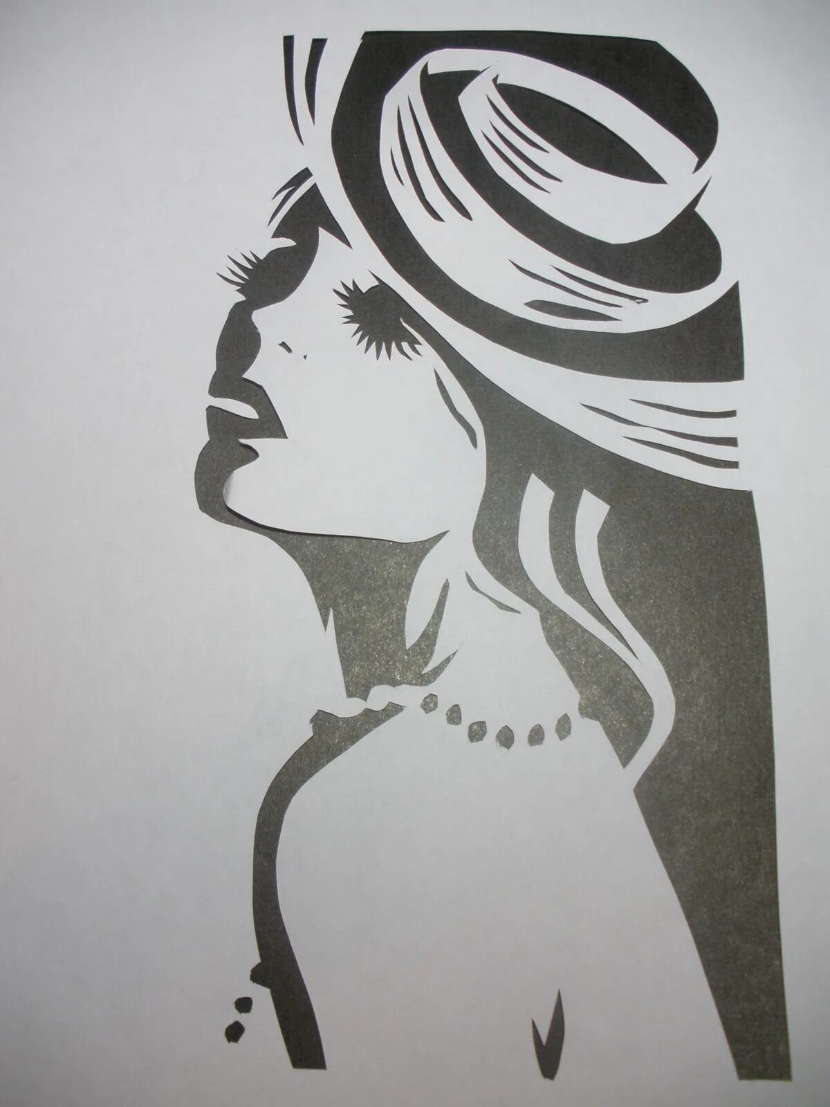 Профиль женского лица для вырезания. Силуэт девушки. Силуэтное вырезание. Свадебные силуэты для скрапбукинга. Вытынанки девушки.