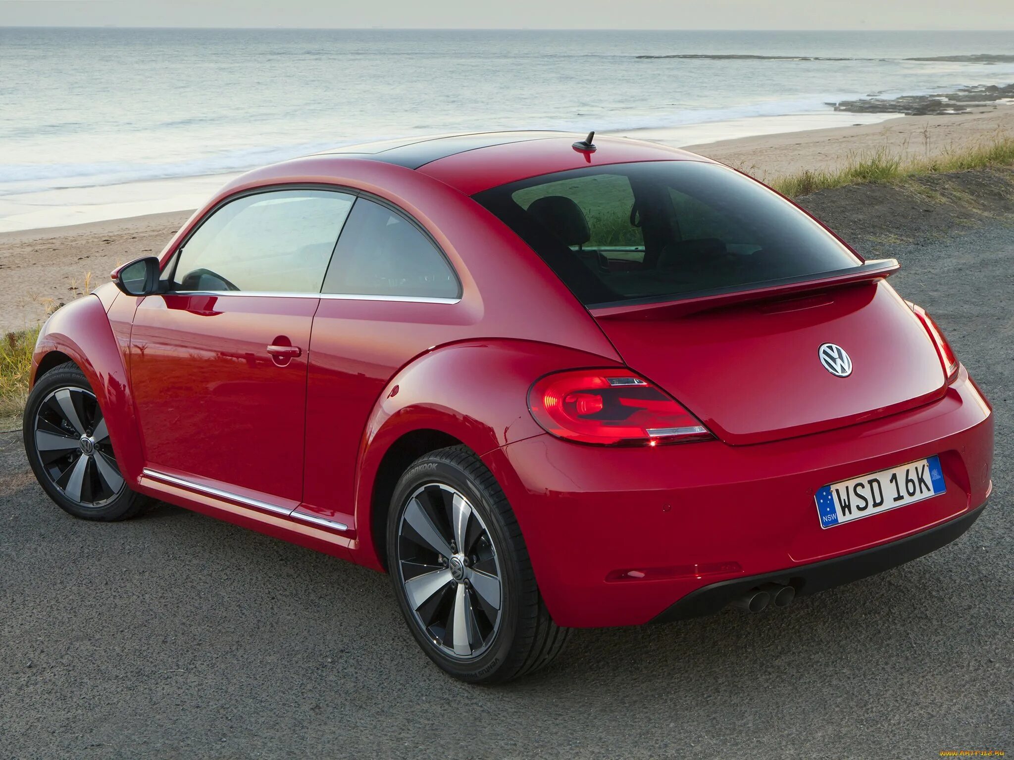 Volkswagen Жук New Beetle. Volkswagen New Beetle 2013. Фольксваген Нью Битл 2016. Фольксваген Нью Битл красный.