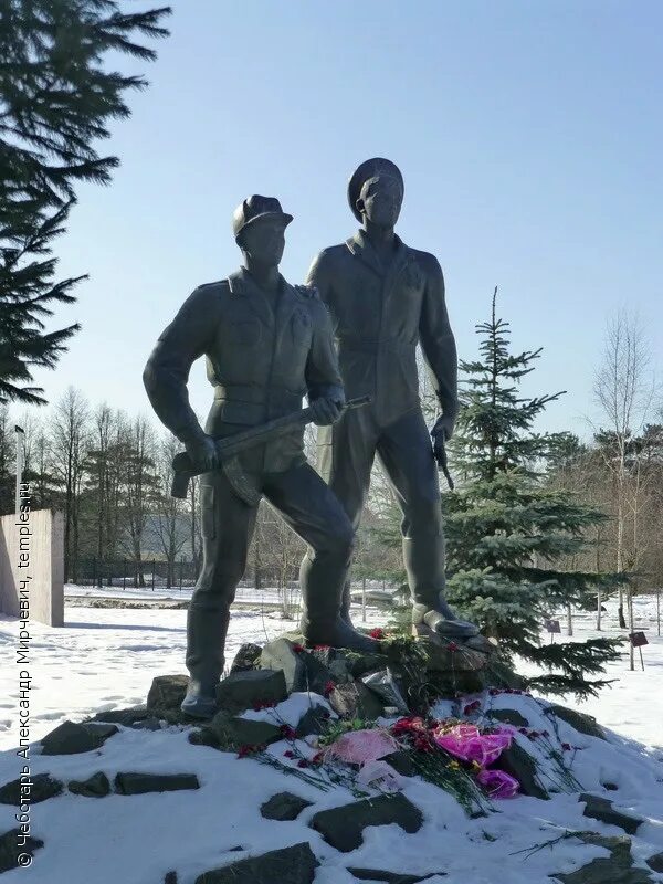 Рубеж славы в Снегирях памятники. Мемориал рубеж славы в Снегирях. Мемориал рубеж Ленино-Снегиревский. Мемориальный комплекс Ленино Снегири. Памятник в снегирях