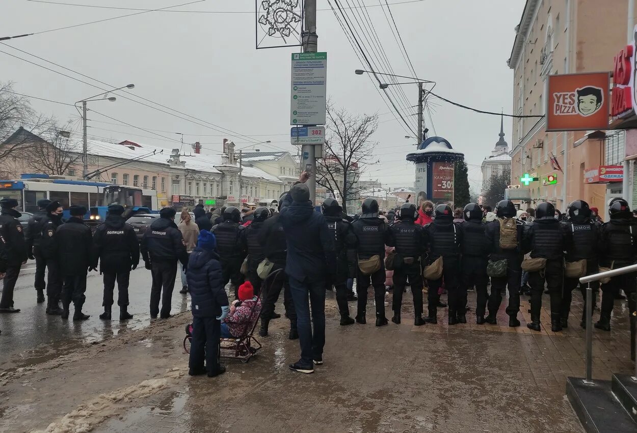 23 Января 2021 года митинг Калуга. Митинги в Калуге 2021. Митинг в Калуге. Пикет в Калуге.