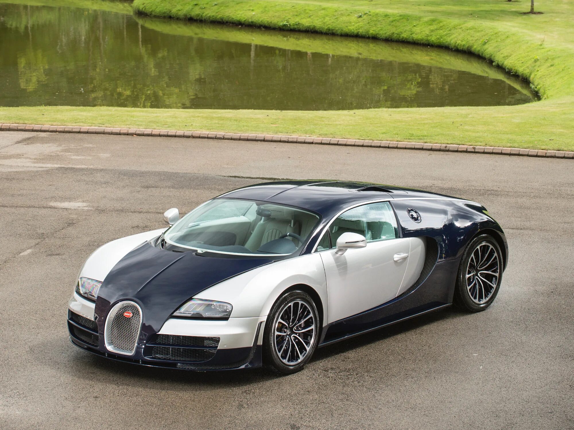 Машина быстрее бугатти. Бугатти Вейрон. Bugatti Veyron Supersport. Бугатти Вейрон 2022. Bugatti Veyron super Sport.