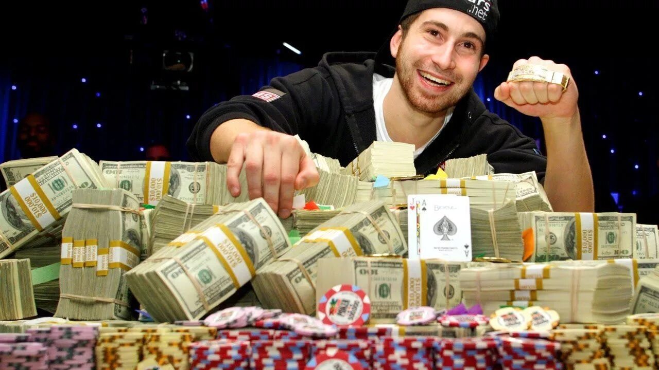 1 5 миллиона долларов. Джонатан Коэн WSOP 2022. Выиграл в казино. Самые большие выигрыши в казино. Богатый человек с деньгами.