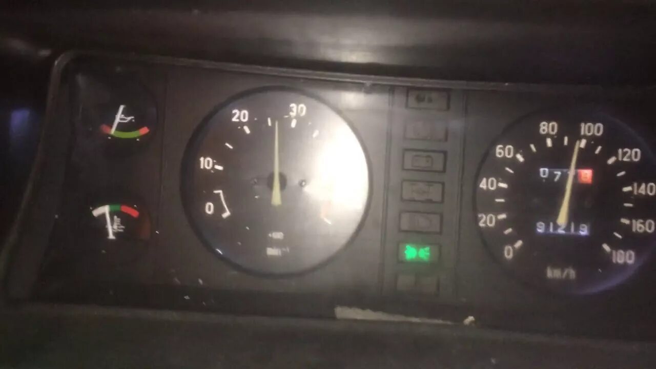 Сигнал тахометра на приборной панели валдай. Тахометр газель 3302. Тахометр газ 3110 инжектор. Тахометр газель 402 двигатель. Тахометр на 406.