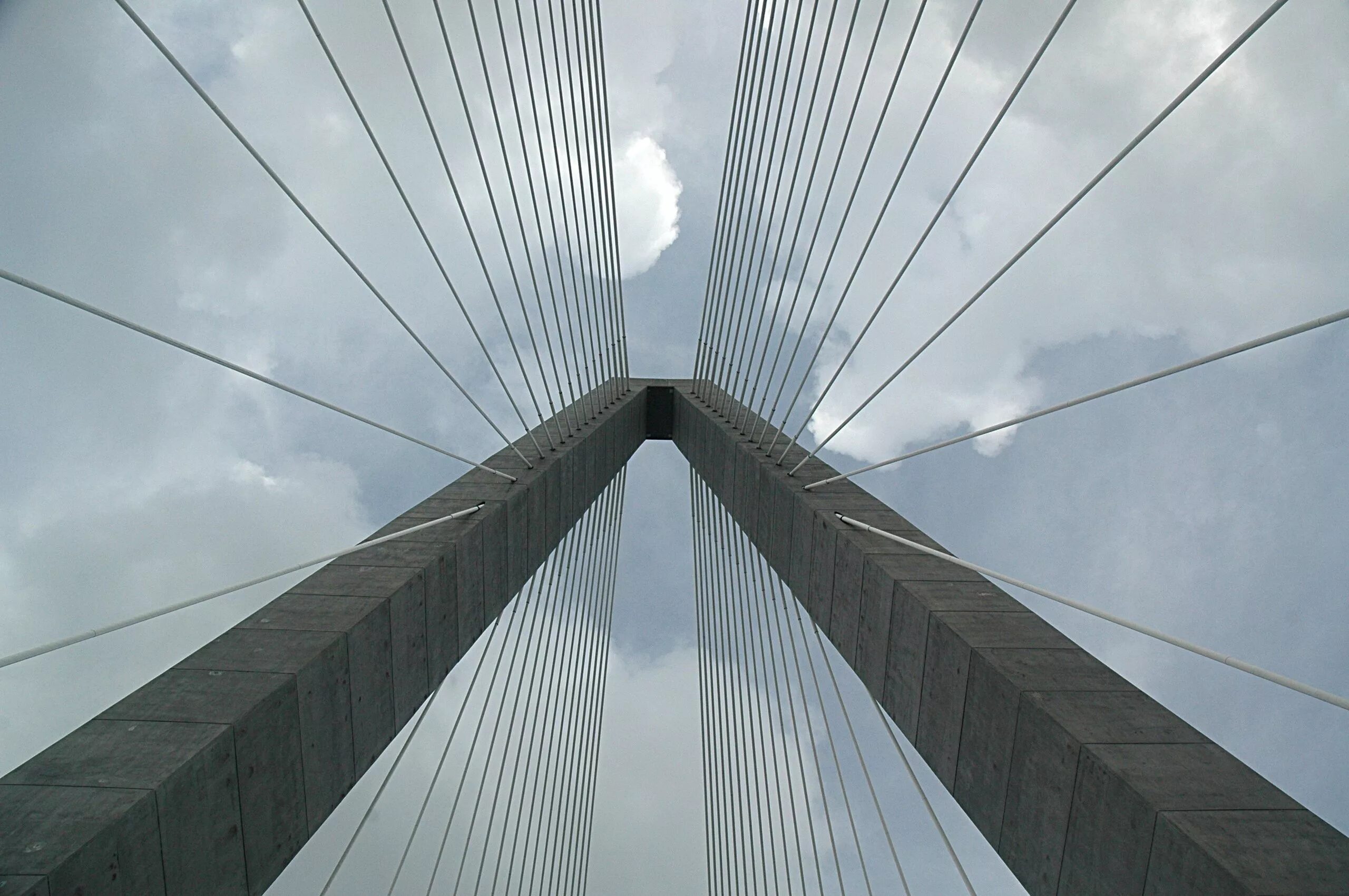 симметричные фотографии. выдержка для ночной съемки. мост завикон айленд. симметричные здания. симметрия в композиции фотографии.