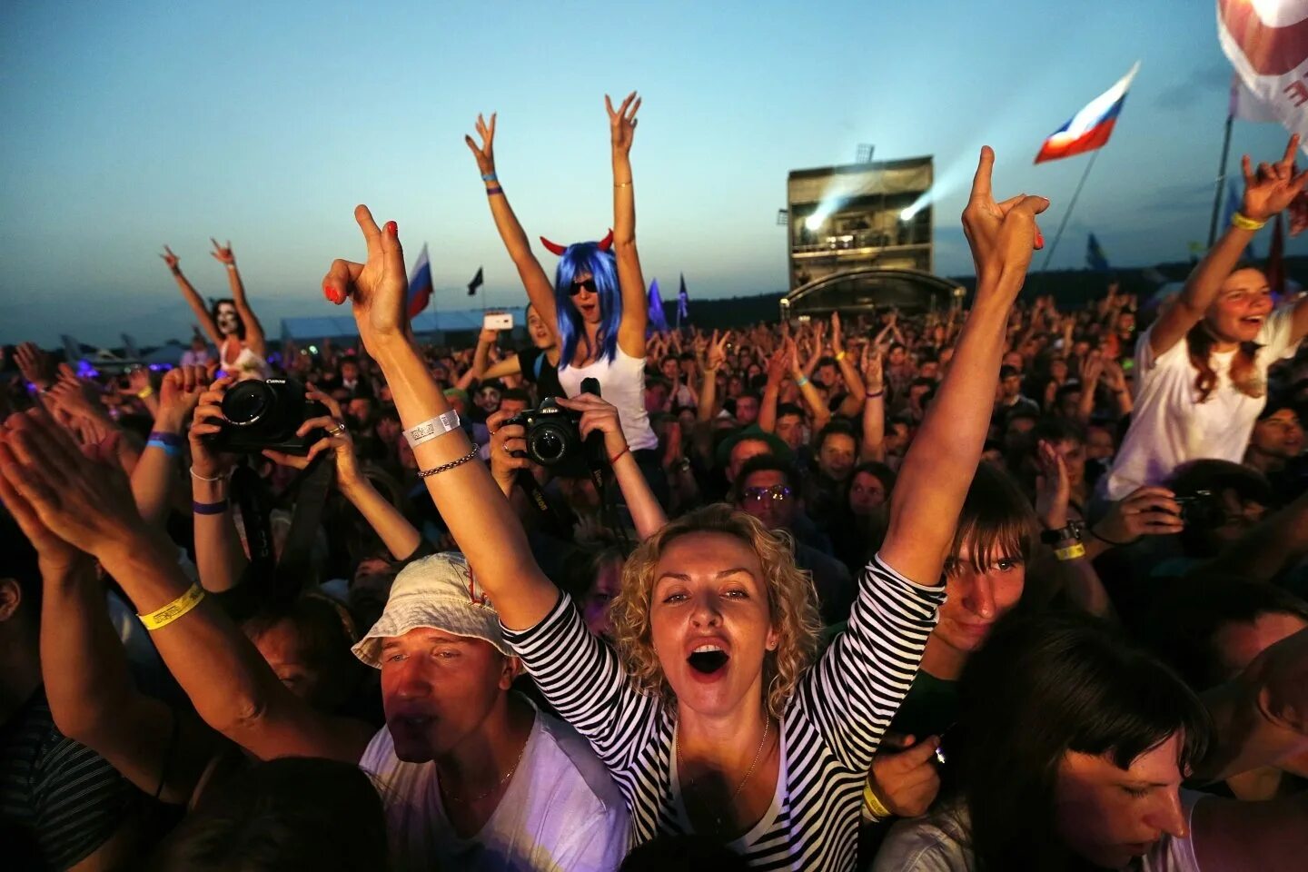 Опен АИР рок. Рок фестиваль. Рок концерт под открытым небом. Вечеринка open Air.