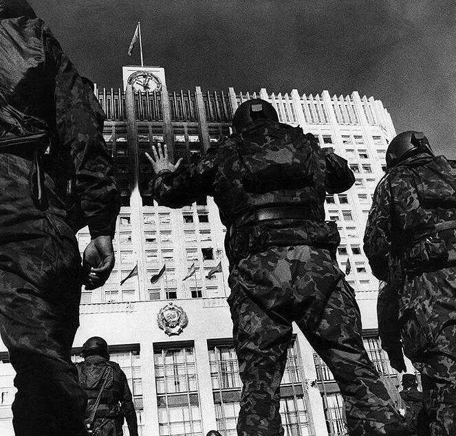 Обстрел белого дома в москве 1993. 10 июня 1993. Омон октябрь 1993. Бератон. Октябрьский путч 1993.