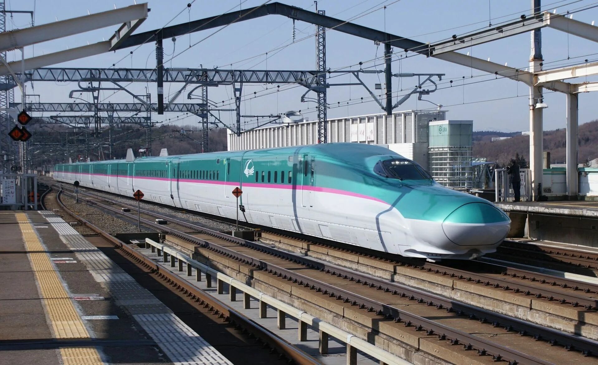 Поезд до 5 км. Японские поезда Синкансэн. Японский поезд Синкансен. Поезд Синкансэн в Японии. Железнодорожная магистраль Синкансен.