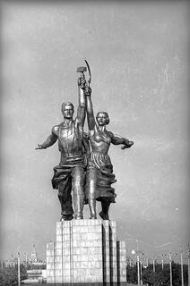 Рабочий и колхозница символ