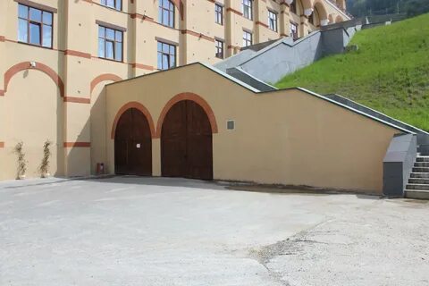 Изумруд красные ворота