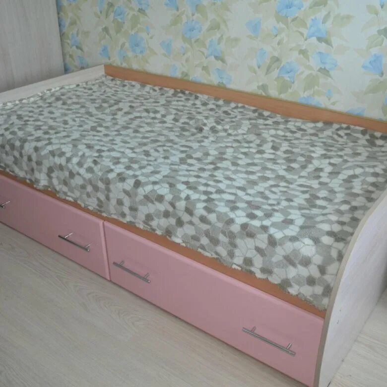 Кровать полуторка авито. Кровать полуторка. Кровать полуторка с ящиками. Кровать детская полуторка с ящиками. Кровать полуторка белая с ящиками.