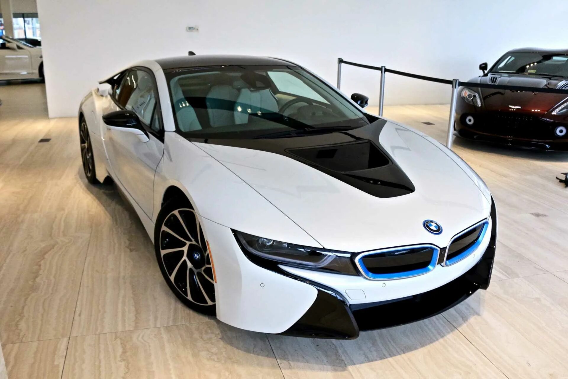 Б в ай 8. BMW i8. BMW i8 белая. BMW i8 2021. БМВ i8 2017.