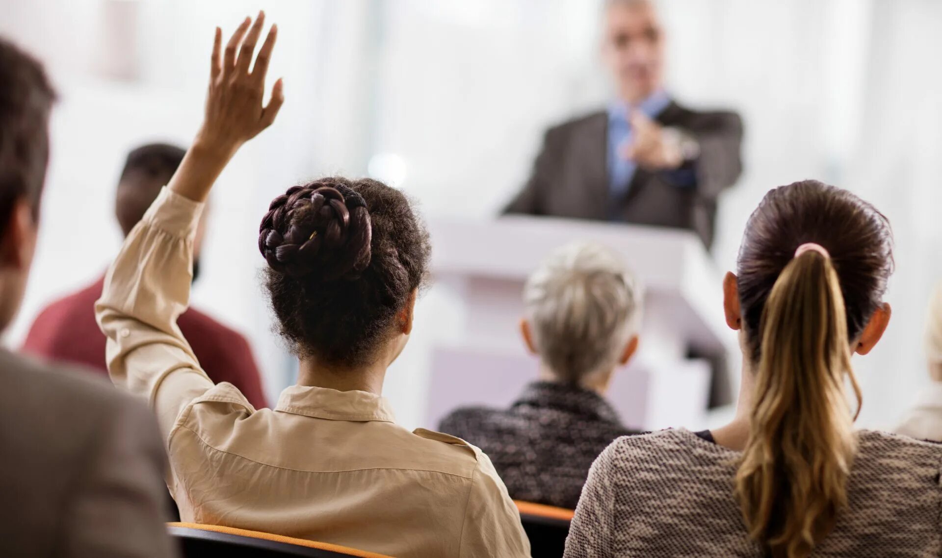 Заинтересованная аудитория. Со слушателями. Выступление оратора. Со слушателями. Со слушателями.