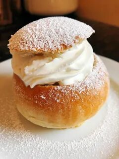 Булочка со сливками