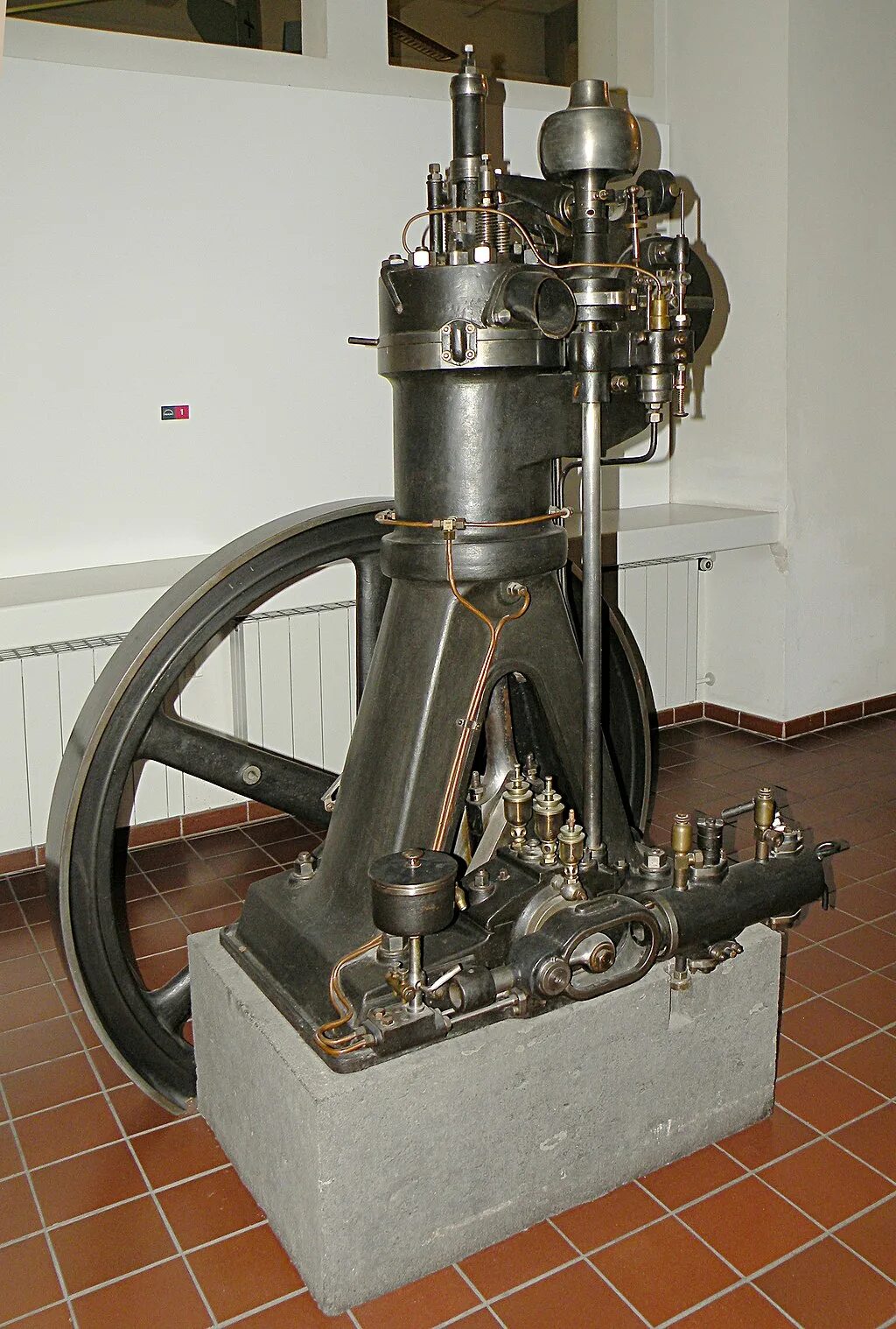 Двигатель дизеля 1897. Первый дизельный двигатель Рудольфа дизеля. Первый дизельный двигатель 1897.