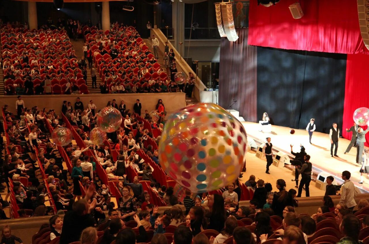 концерт в храме христа спасителя. новогоднее представление в храме христа спасителя 2022 зал. спектакль в храме христа спасителя. храм христа спасителя спектакль. зал церковных соборов храма христа спасителя.