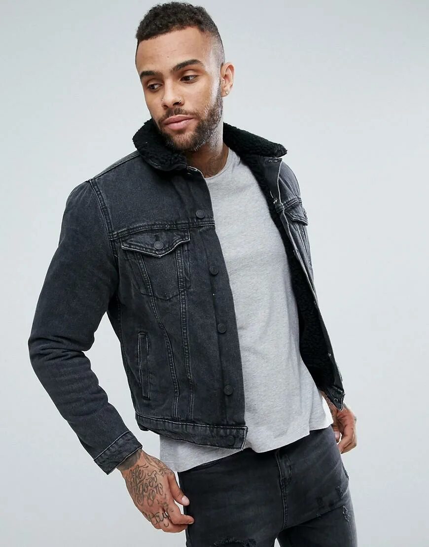 Шерпа bershka мужская. Джинсовка бершка мужская. Wrangler sherpa jacket black. Мужская джинсовая куртка с черным мехом. Мужская джинсовая куртка с черным мехом.