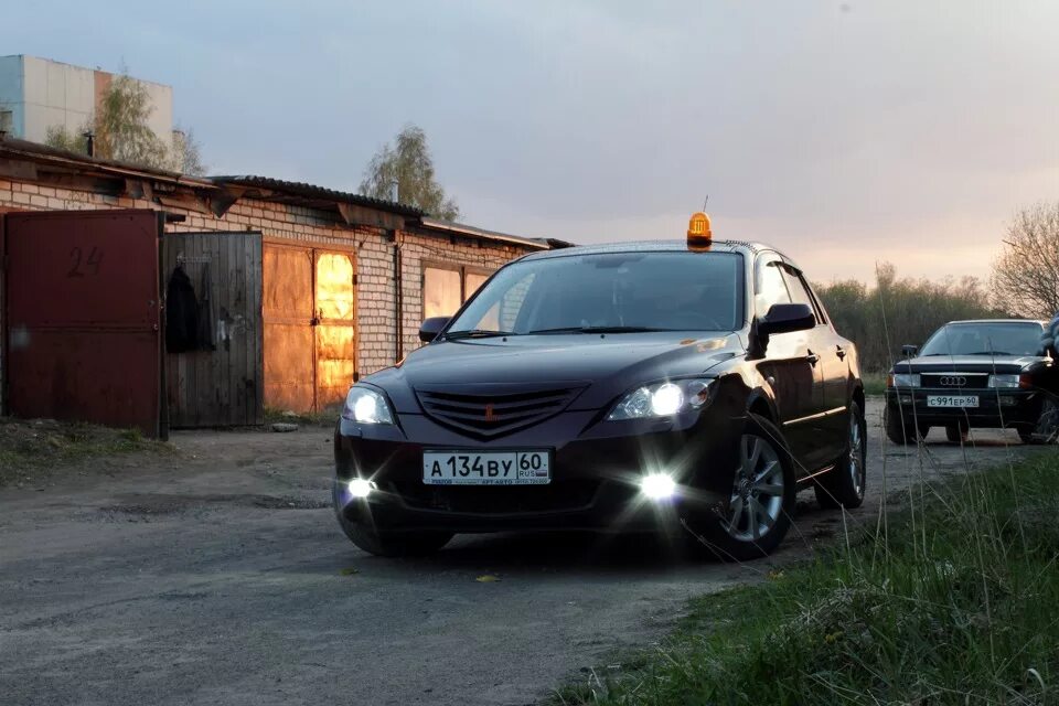 Mazda 3 BK ксенон. Ксенон Мазда 3 БК. Ксенон на Мазда 3 2008 года. Mazda 3 1 черная ксенон. Ксенон мазда 3